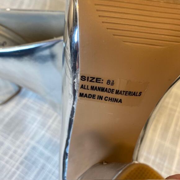 Qupid Heeled Silver Mirror Patent Leatherette 4 inch Heeled Mules Womens 8.5 - Picture 7 of 7